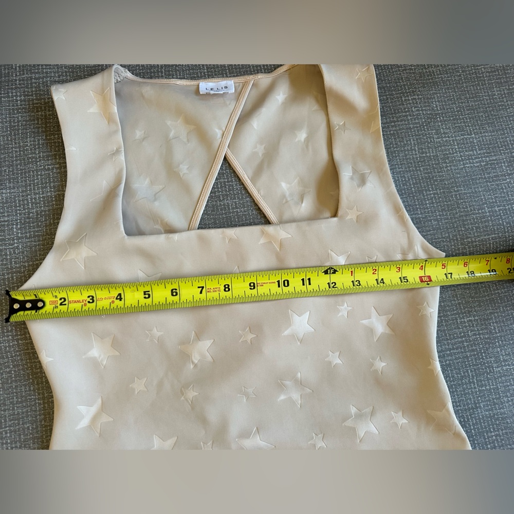 Le Lis Collection Backless Star Print Bodysuit – Tie Back – Beige/Nude – Size L - Picture 14 of 15